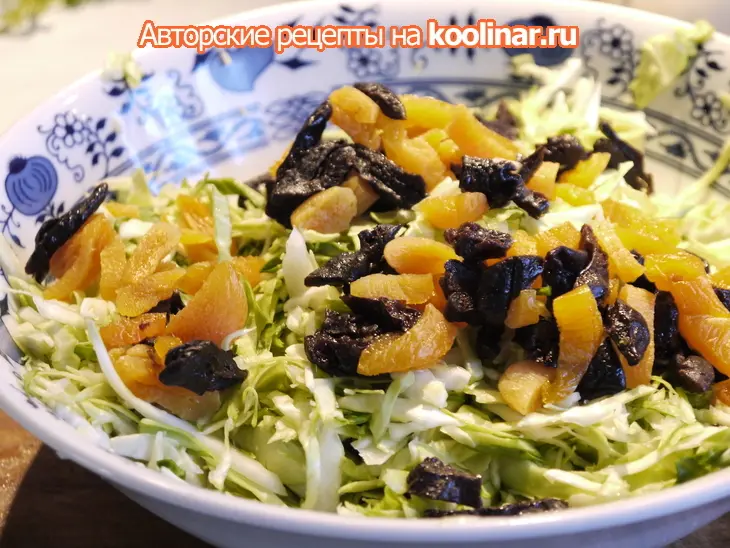 Капустный салат-микс со многими вкусными добавками: шаг 3