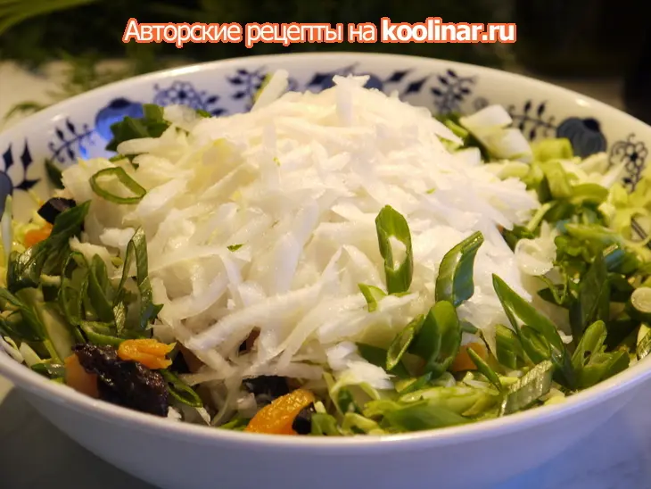 Капустный салат-микс со многими вкусными добавками: шаг 4