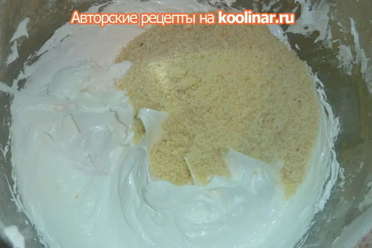 Торт - мороженое с меренгами и орехами  " клубничный унисон": шаг 2