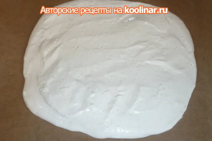 Торт - мороженое с меренгами и орехами  " клубничный унисон": шаг 3