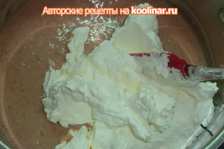 Торт - мороженое с меренгами и орехами  " клубничный унисон": шаг 11
