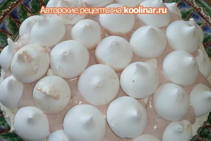 Торт - мороженое с меренгами и орехами  " клубничный унисон": шаг 16