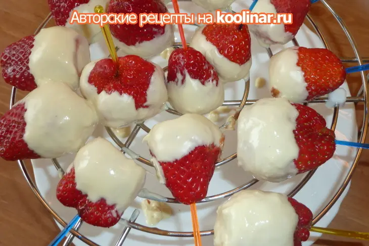 Торт - мороженое с меренгами и орехами  " клубничный унисон": шаг 20
