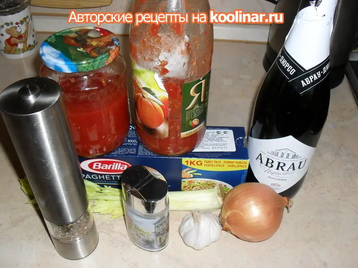 Паста  с томатным соусом и мидиями: шаг 1