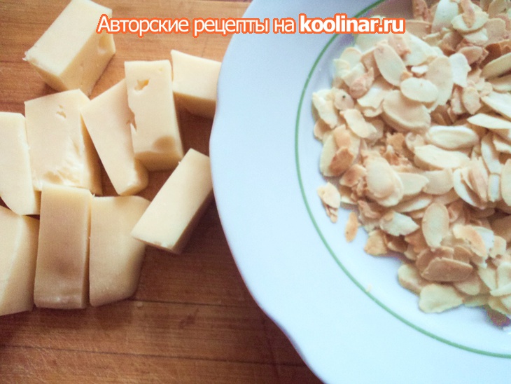 Сыр в миндальной панировке с апельсином и полевым салатом.: шаг 1