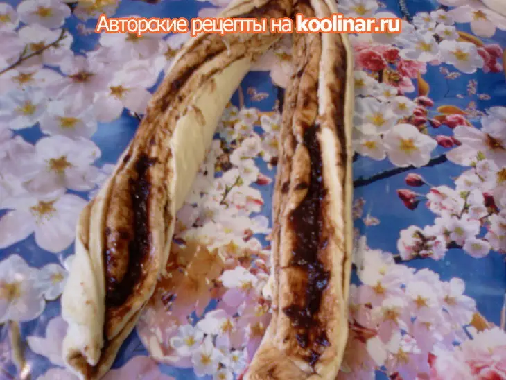 Плетёнка с кунжутом, начинённая "черносливом в шоколаде": шаг 6