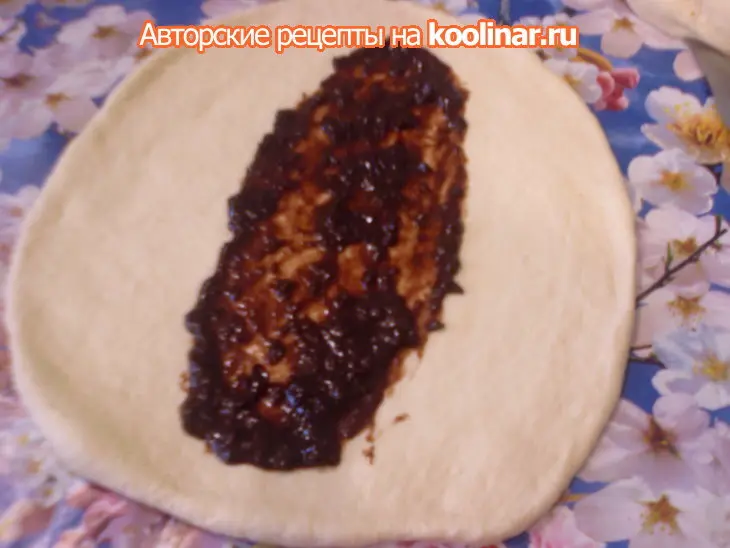Плетёнка с кунжутом, начинённая "черносливом в шоколаде": шаг 8