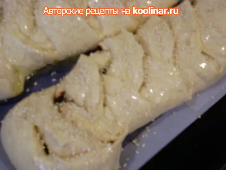 Плетёнка с кунжутом, начинённая "черносливом в шоколаде": шаг 13