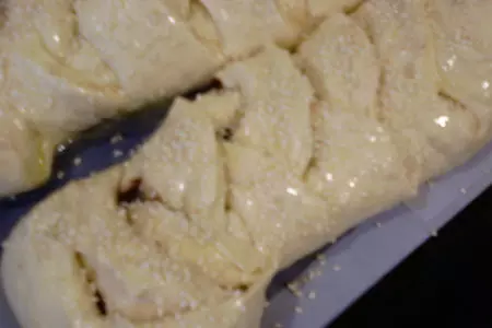 Плетёнка с кунжутом, начинённая "черносливом в шоколаде": шаг 13