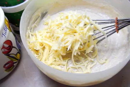 Сырные оладушки с цельнозерновой мукой и припёком из тигровых креветок.: шаг 2