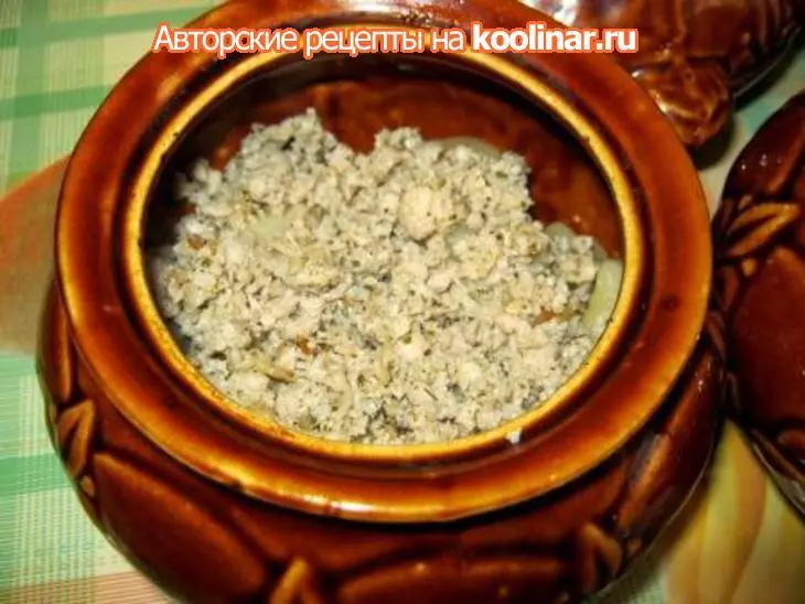 Галушки в горшочках (под мясным фаршем и куриным бульоном): шаг 4