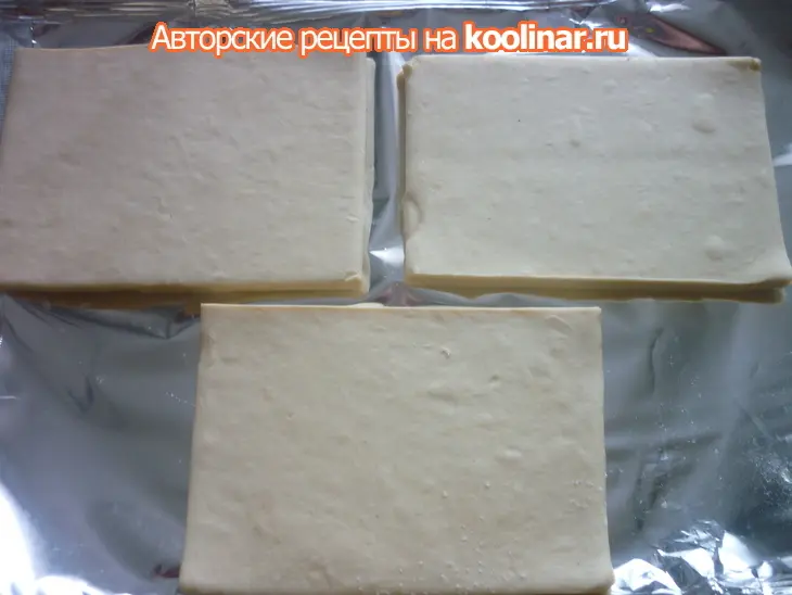 Наполеон "три сыра" с айвовым конфитюром,виноградом и орехами: шаг 1