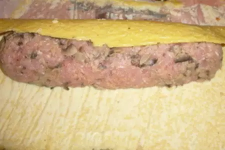 Мясной рулет в сырной корочке: шаг 2