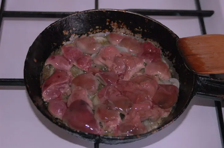 "свежесть" - салат с куриной печенью: шаг 2