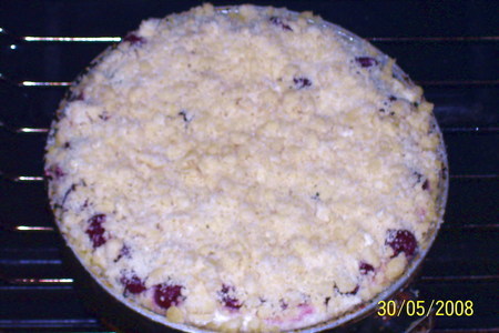 Бисквитный пирог с вишней: шаг 6