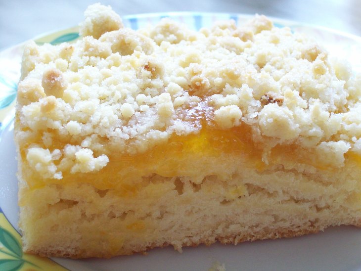 Пирог с абрикосовым вареньем и посыпкой "штрейзель": шаг 4