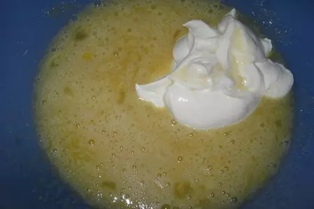 Кекс сметанный с какао и изюмом: шаг 2