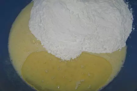 Кекс сметанный с какао и изюмом: шаг 3