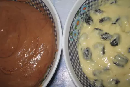 Кекс сметанный с какао и изюмом: шаг 4