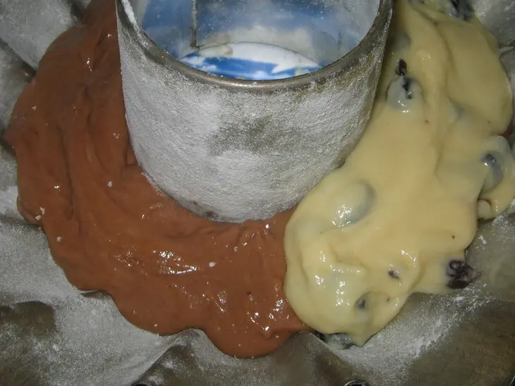 Кекс сметанный с какао и изюмом: шаг 5