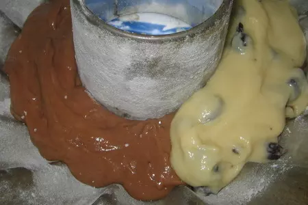 Кекс сметанный с какао и изюмом: шаг 5