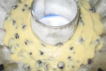 Кекс сметанный с какао и изюмом: шаг 6