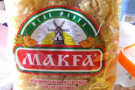 Для дачи -  макароны тушеные с тушенкой: шаг 2