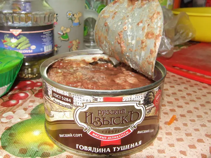 Для дачи -  макароны тушеные с тушенкой: шаг 4