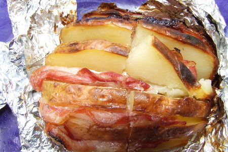 Для дачи - картошка с беконом, приготовленная на углях: шаг 4