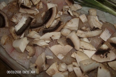 Рыба под сыром с грибами: шаг 3