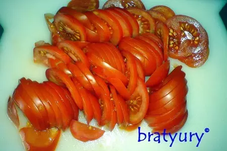 Салат из ботвы редиса с другими овощами. в данном случае - с помидорами.: шаг 5