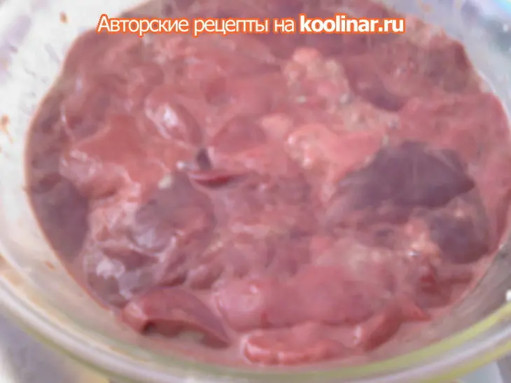 Горячая закуска "куриная печень с хрустящей корочкой + жареные с луком грибы"                ": шаг 1