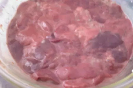 Горячая закуска "куриная печень с хрустящей корочкой + жареные с луком грибы"                ": шаг 1