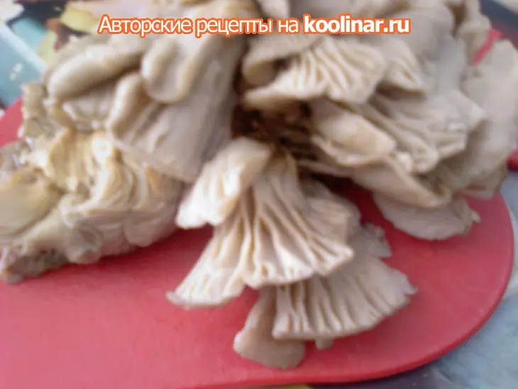 Горячая закуска "куриная печень с хрустящей корочкой + жареные с луком грибы"                ": шаг 2