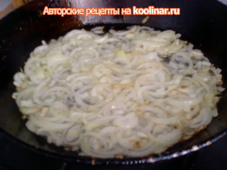 Горячая закуска "куриная печень с хрустящей корочкой + жареные с луком грибы"                ": шаг 3