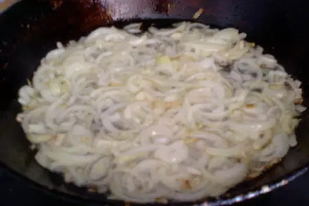 Горячая закуска "куриная печень с хрустящей корочкой + жареные с луком грибы"                ": шаг 3