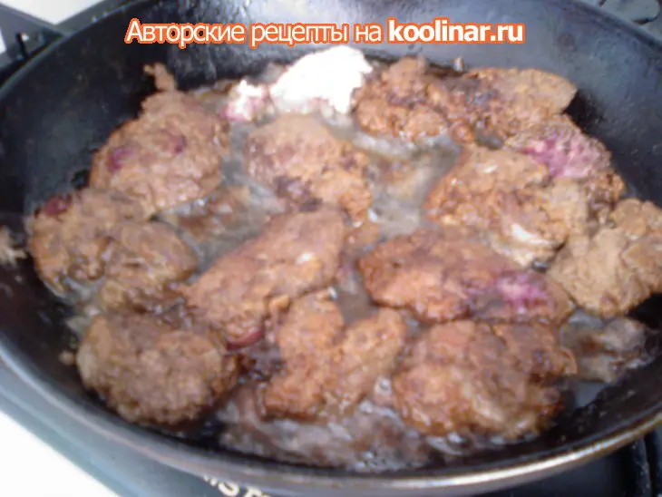 Горячая закуска "куриная печень с хрустящей корочкой + жареные с луком грибы"                ": шаг 4