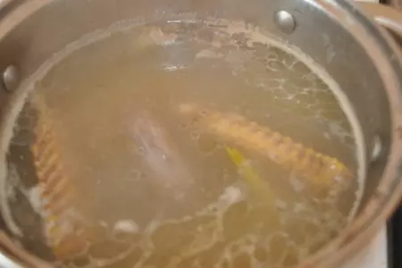 Кислые щи с утиными потрошками и черносливом.: шаг 2