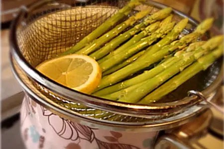 Спаржа с сушеными томатами в панировке /  asparagi con pomodori in panificazione: шаг 2