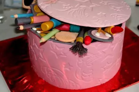 Торт "коробочка с косметикой" для юной модницы + бонус торт "лунтик и его друзья": шаг 26