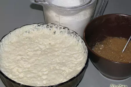 Кофейные булочки с творогом по мотивам "ром-бабы": шаг 3