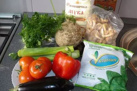 Домашние, цветные каннелони  запеченные в соусе из сельдерея: шаг 1