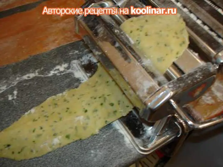 Домашние, цветные каннелони  запеченные в соусе из сельдерея: шаг 11