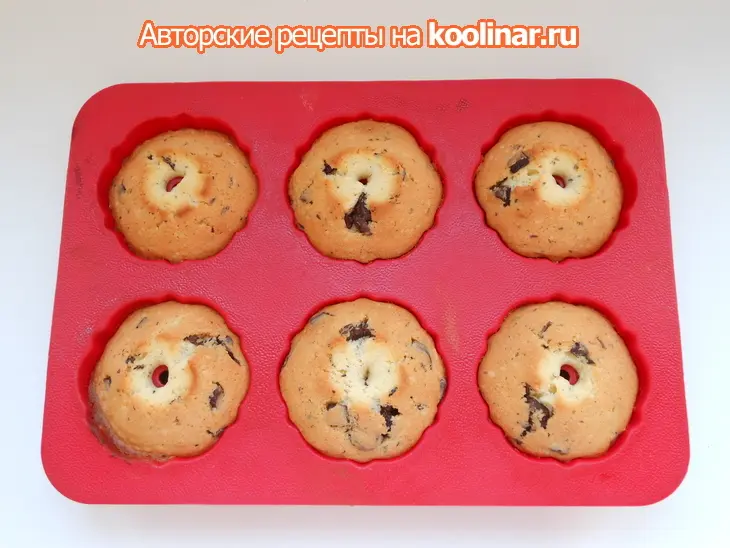 Кексы  с шоколадной крошкой: шаг 9