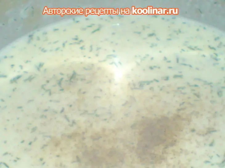 Салат из отварной белой рыбы и авокадо под сырно-укропным соусом: шаг 5
