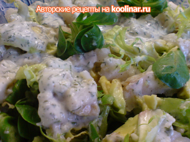 Салат из отварной белой рыбы и авокадо под сырно-укропным соусом: шаг 8