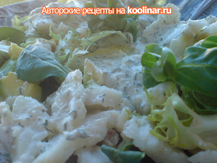 Салат из отварной белой рыбы и авокадо под сырно-укропным соусом: шаг 9