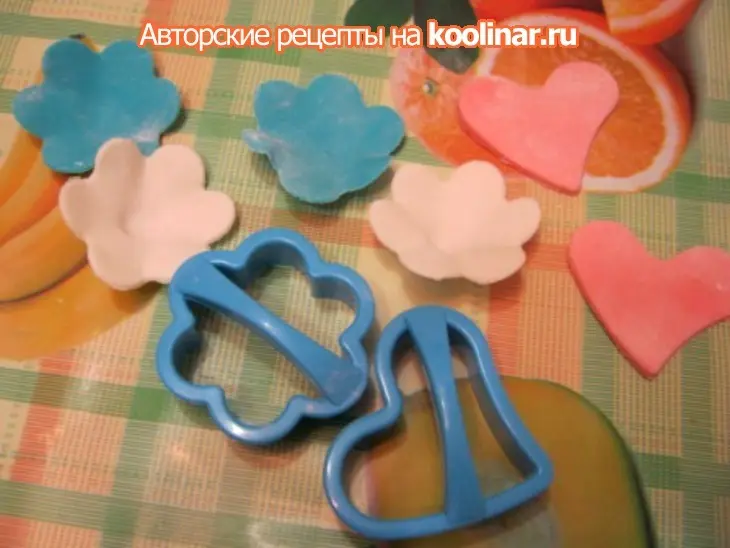 Двухъярусный торт  с мишкой ( подарок для самой маленькой): шаг 2