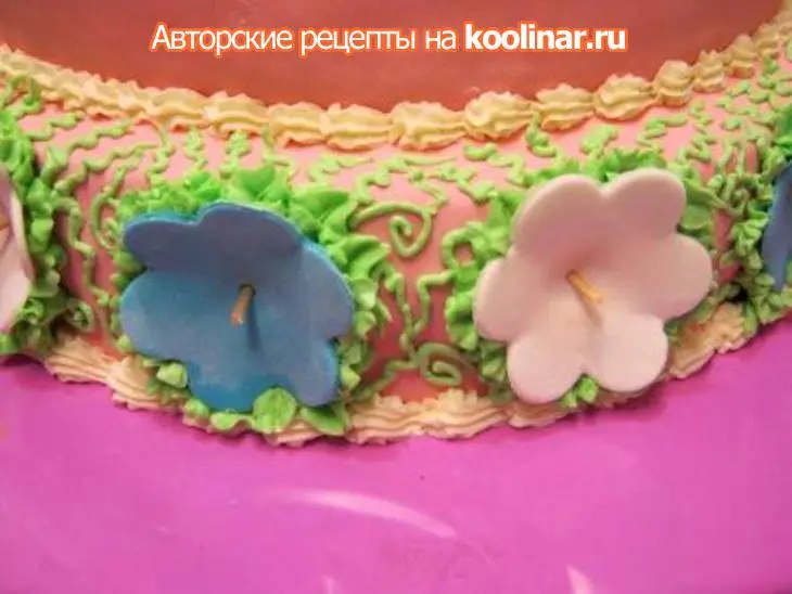 Двухъярусный торт  с мишкой ( подарок для самой маленькой): шаг 3