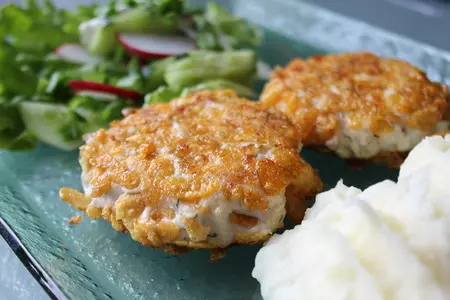 Куриные котлеты с творогом в хрустящей панировке: шаг 2